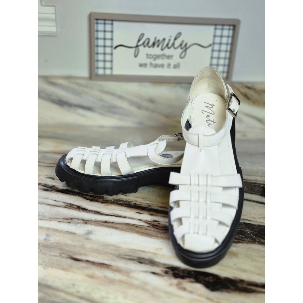 Matisse White Leather Fisherman Sandals Chunky Black Lug Sole Buckle Strap Sz 7